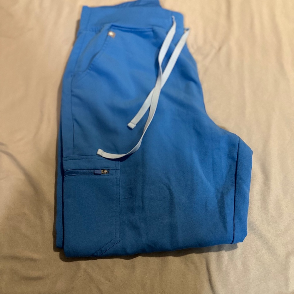 FIGS Capri Blue Scrub Set | Rafaela Top + Zamora Jogger | Size L | EUC | PO 2679 - Picture 8 of 8